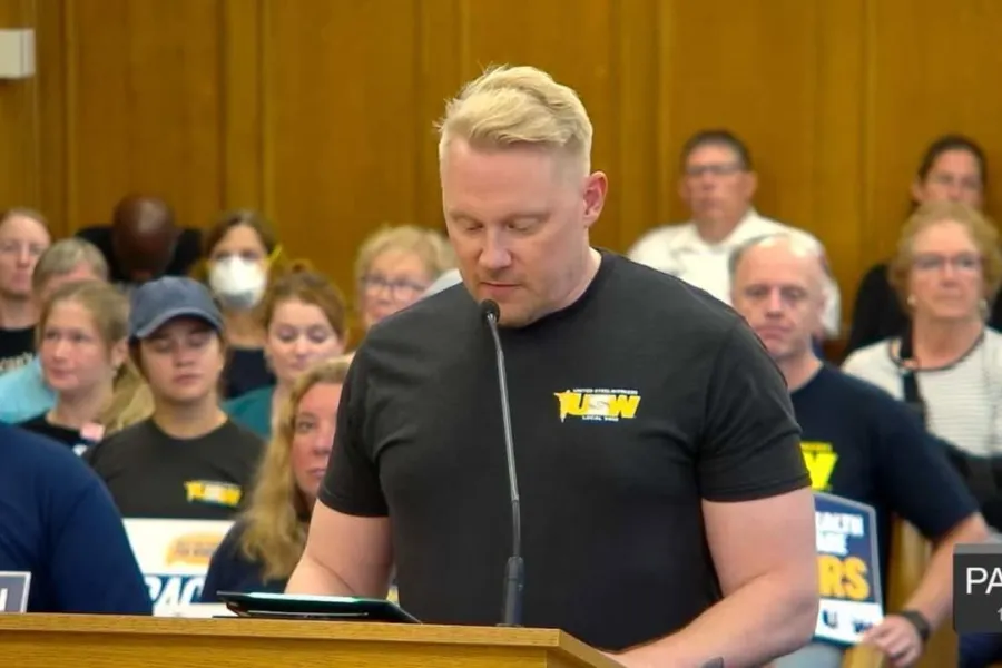 photo of Zac Tuominen addressing the City Council