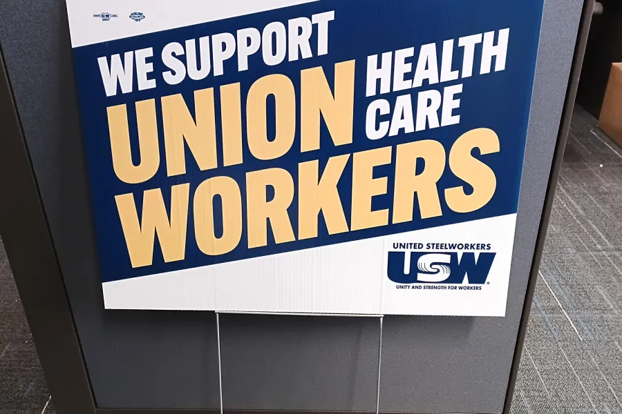phot of yard sign that says "we support union health care workers"