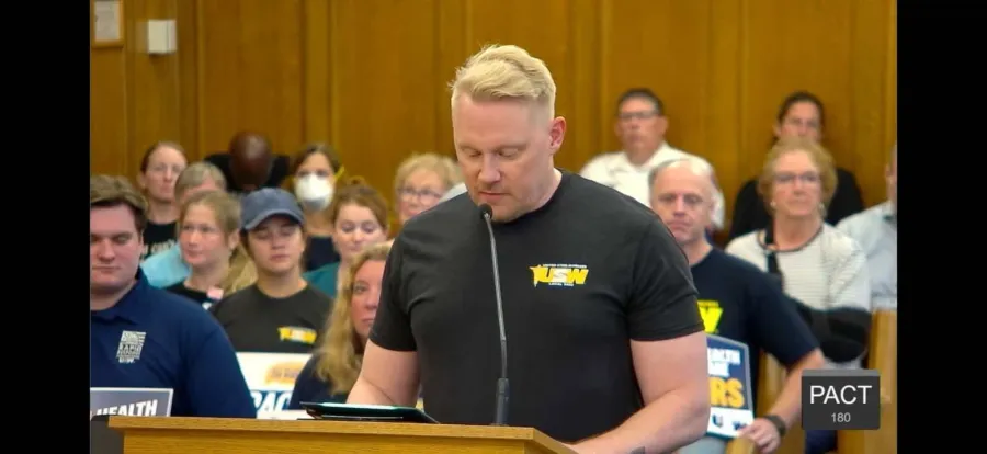 photo of Zac Tuominen addressing the City Council