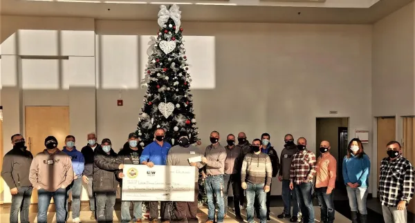 2020_edgar_burton_christmas_food_drive_cheque_presentation.jpg