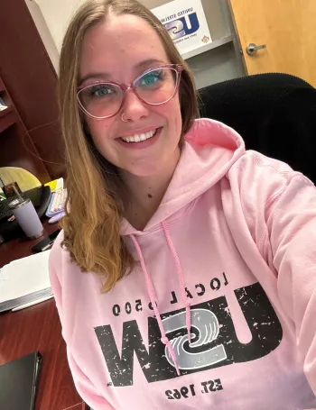 selfie_with_usw_hoodie.jpg